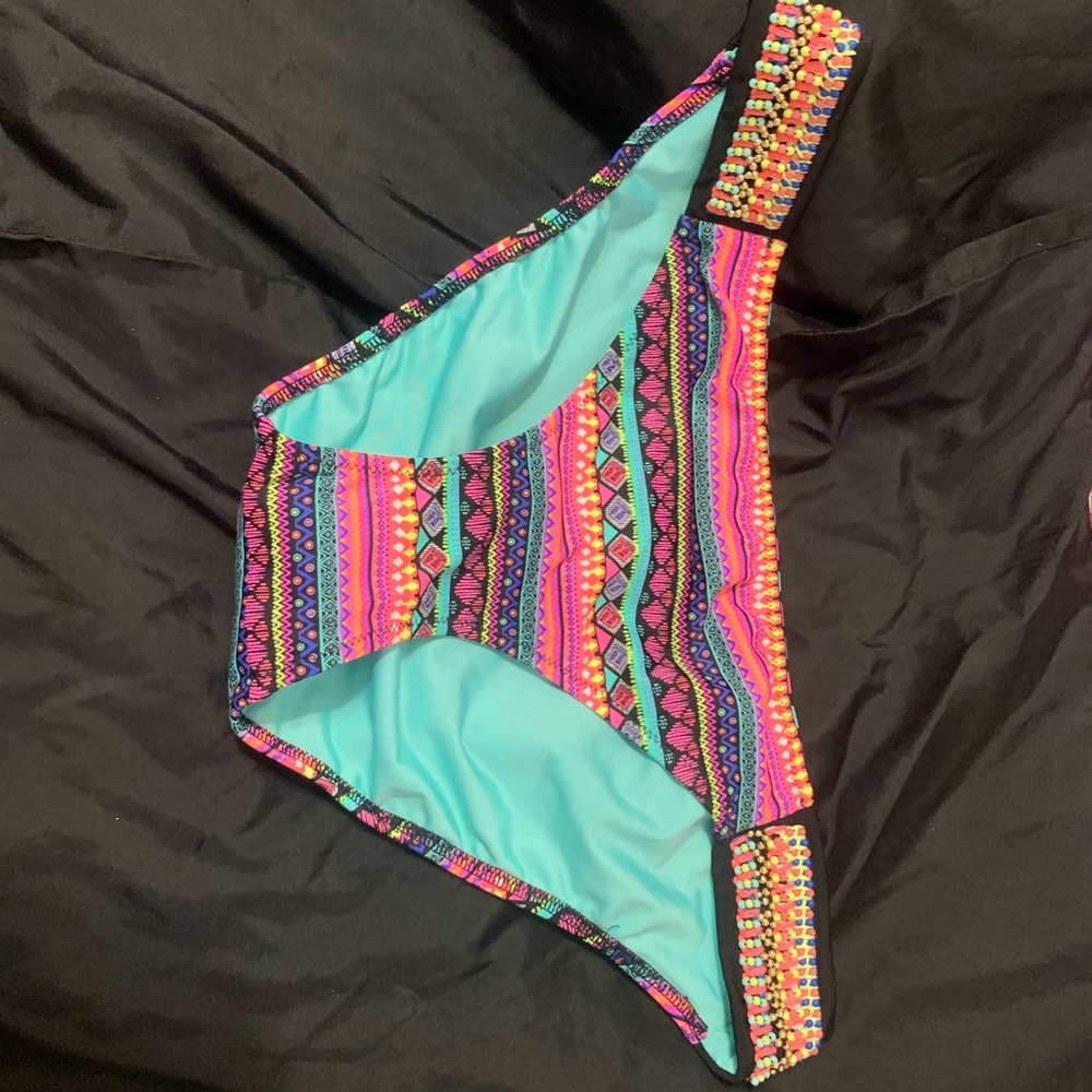 Bathing suite - Picture 3 of 6